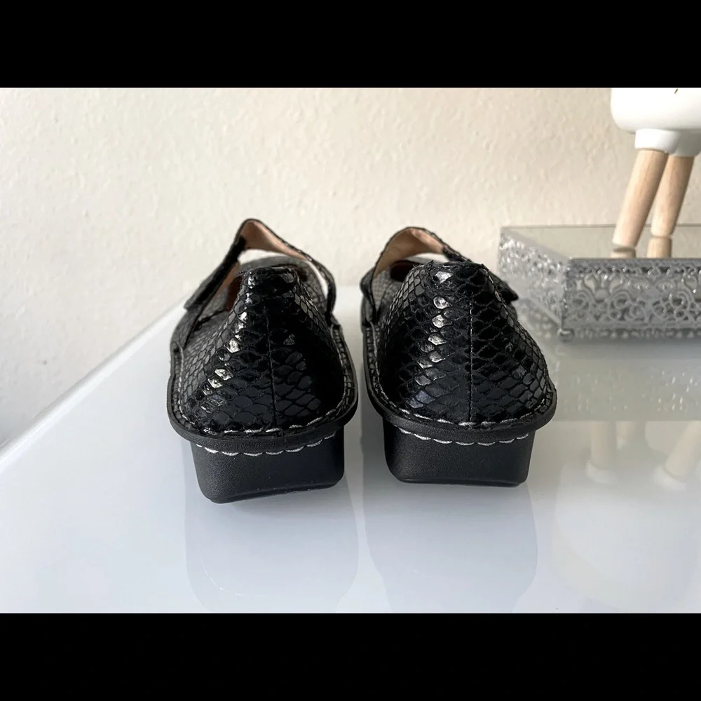 ALEGRÍA “Feliz” Black Mary Jane Shoes- Snake Embossed - Picture 3 of 10